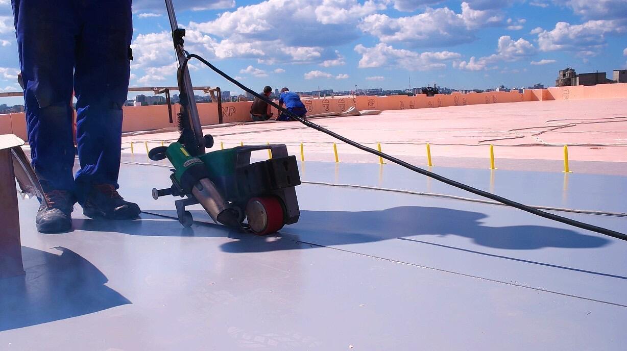 Roofing of the commercial center at the Uzinelor street