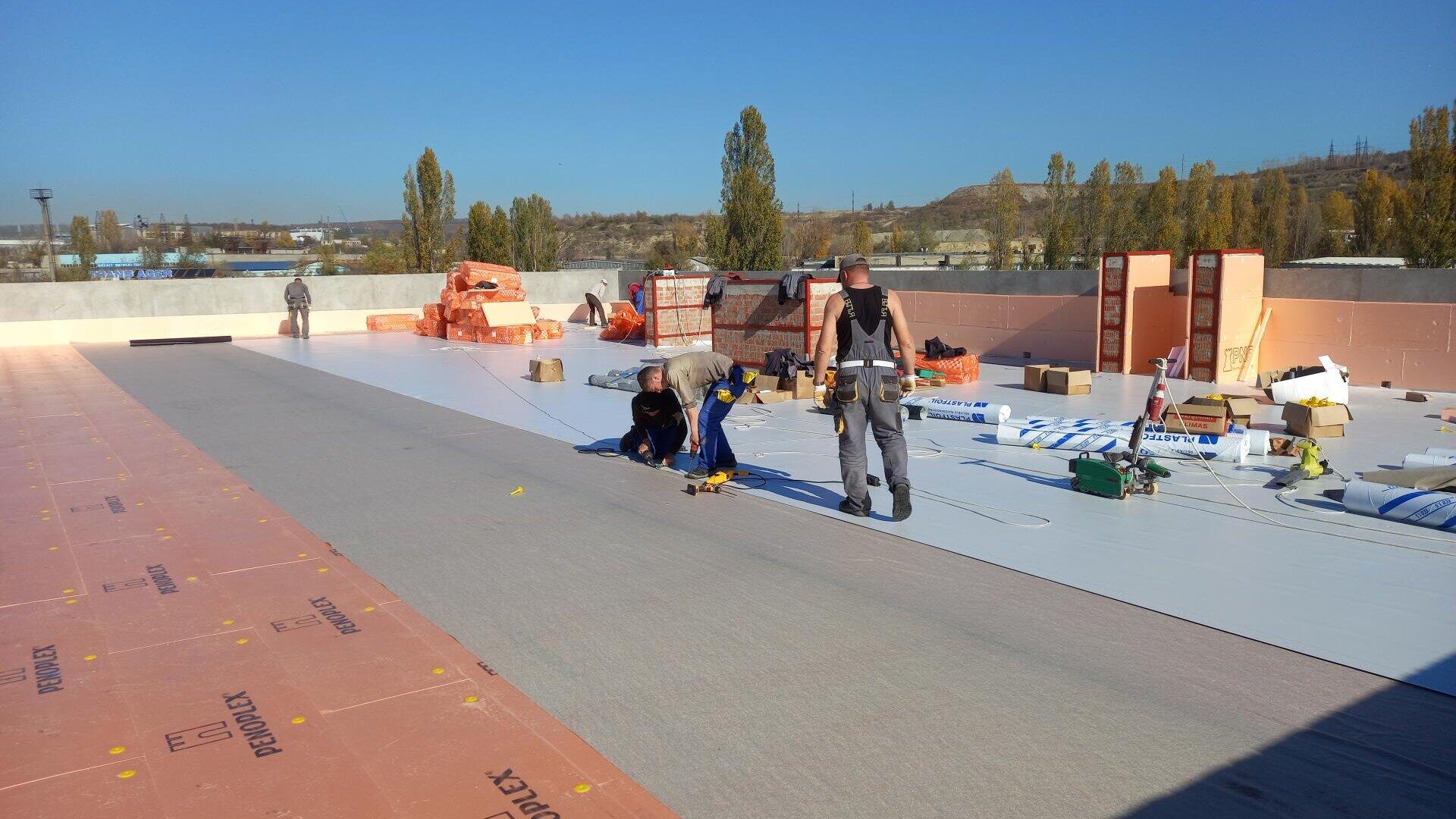 Roofing of a commercial center